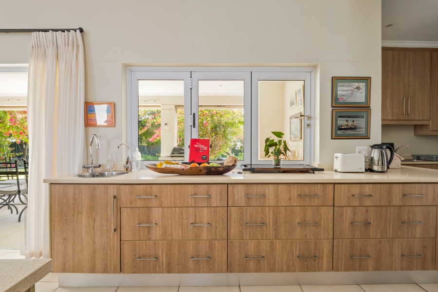 4 Bedroom Property for Sale in Leisure Isle Western Cape